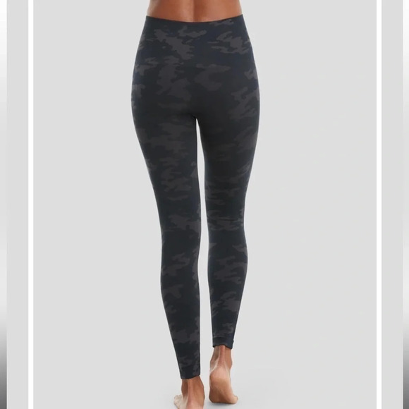 SPANX EcoCare Seamless Leggings Black Camo - Picture 3 of 9